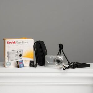 Kodak EasyShare M340 Digital Camera Silver 10.2MP 3x Zoom Bundle with Case Box